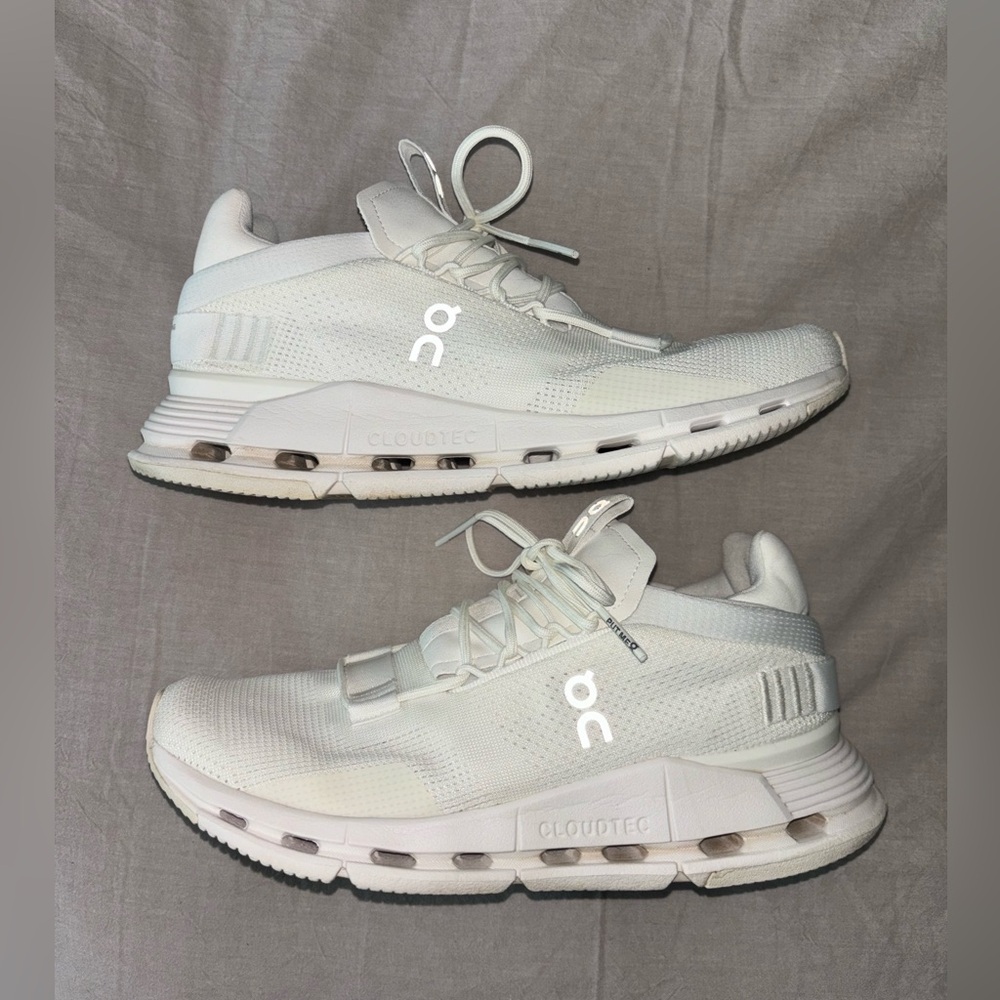 WOMEN'S ON CLOUDNOVA RUNNING SHOES - White